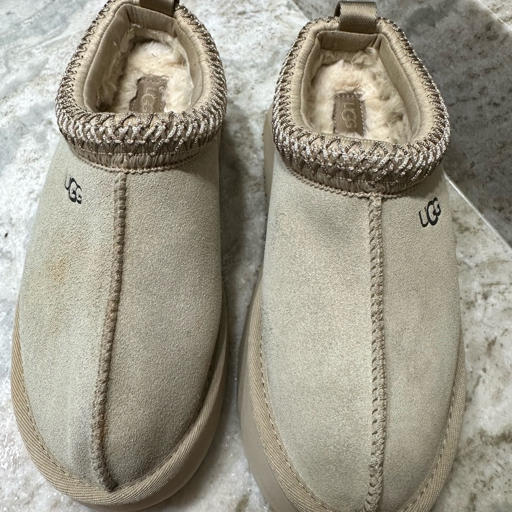 UGG tazz platform